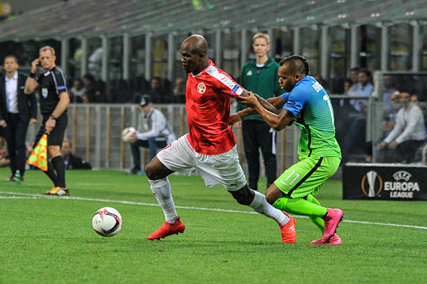 翘首以盼的 翘首以盼的